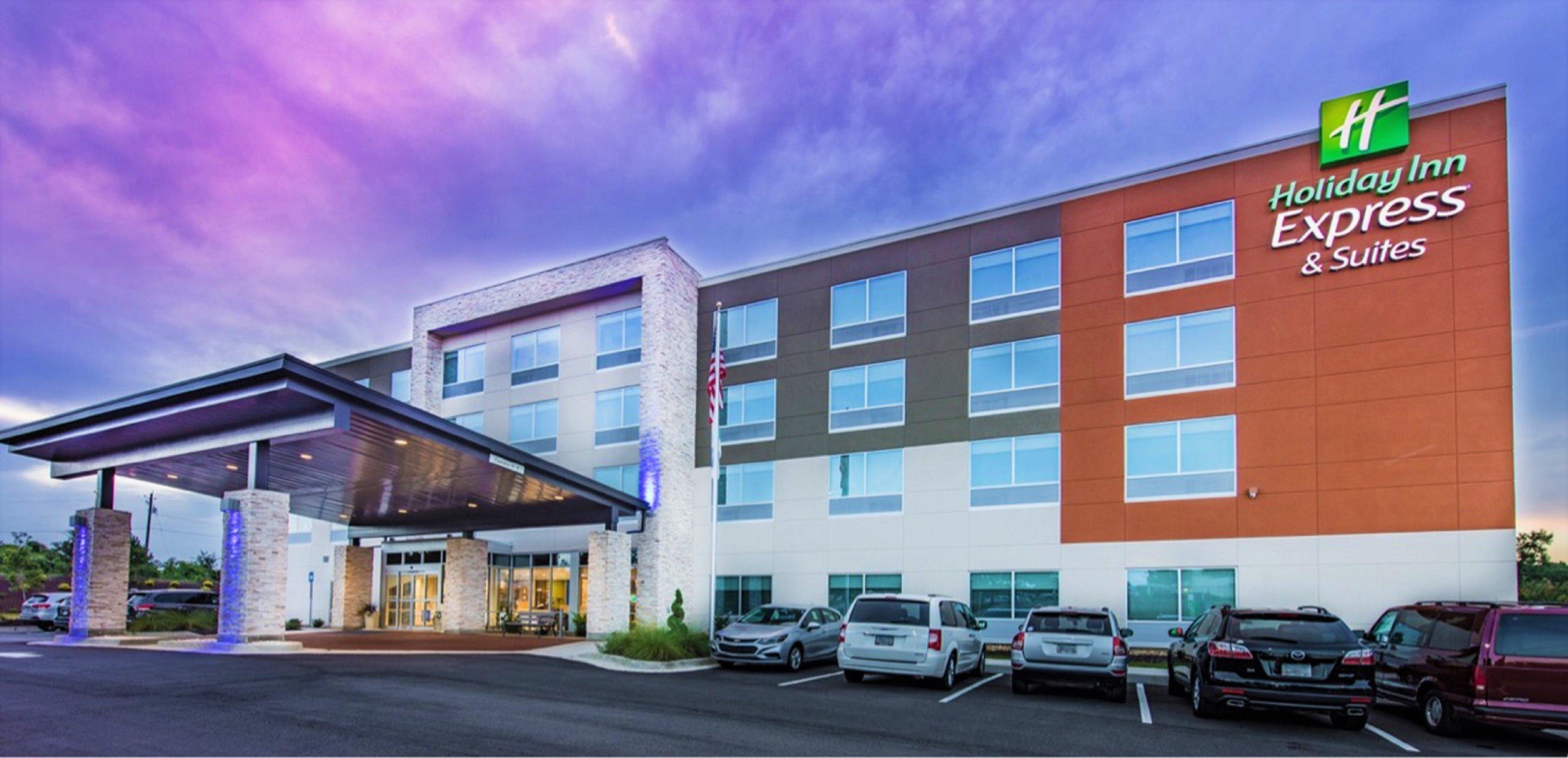 Holiday Inn Express & Suites - Milledgeville, An Ihg Hotel Exterior photo